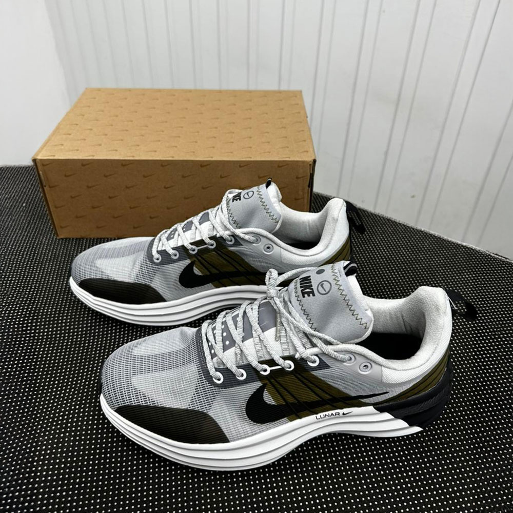 nike lunar roam platinum